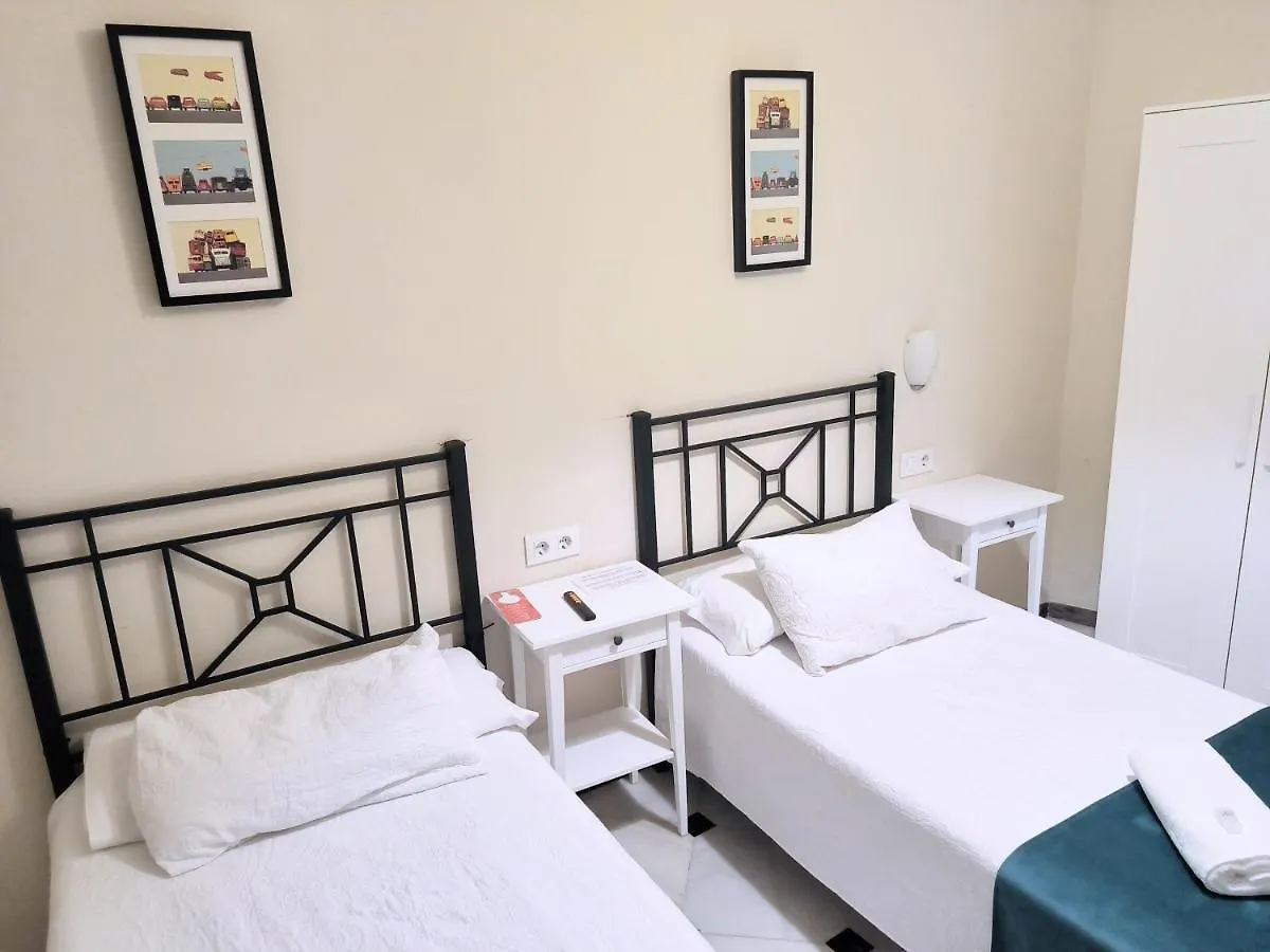بيت ضيافة Pension Perez Montilla إشبيلية